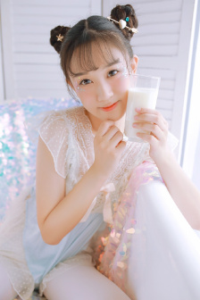 许仙当着白娘子曹小青